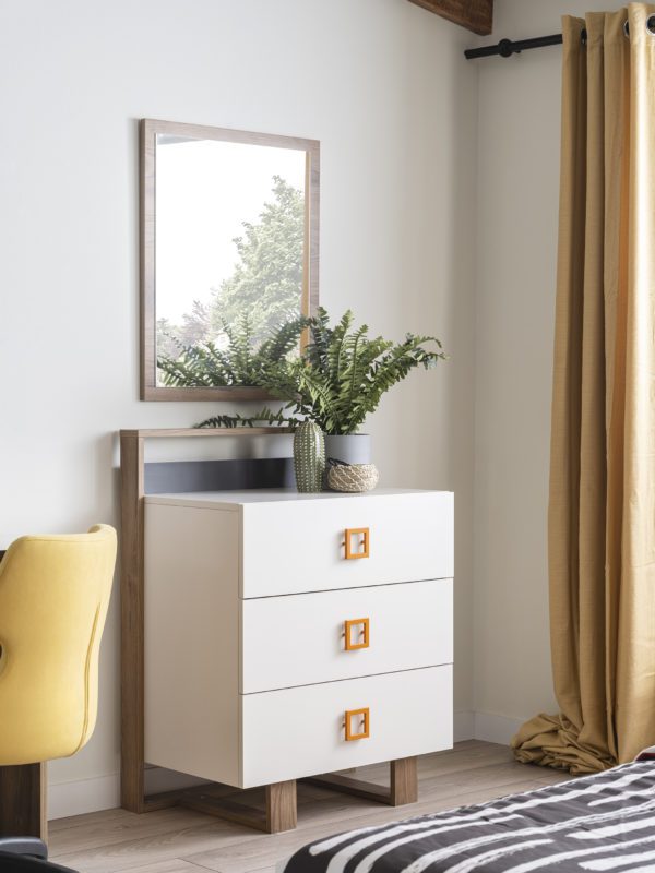 Comfort dresser and mirror
