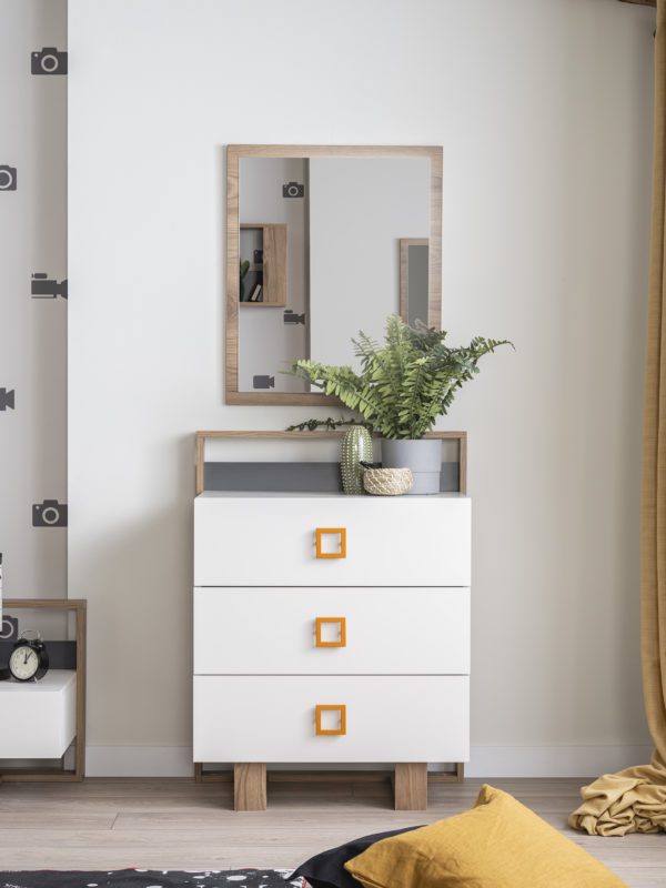 Comfort dresser and mirror
