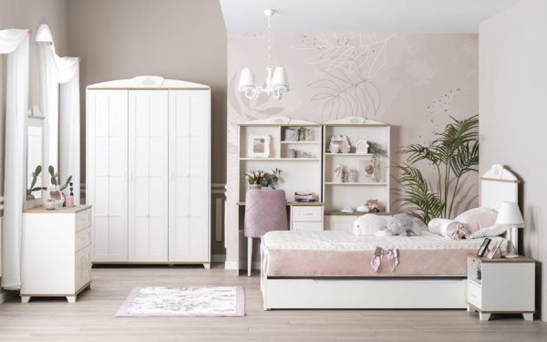 Pink freesie kids room