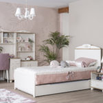 Pink freesie kids room
