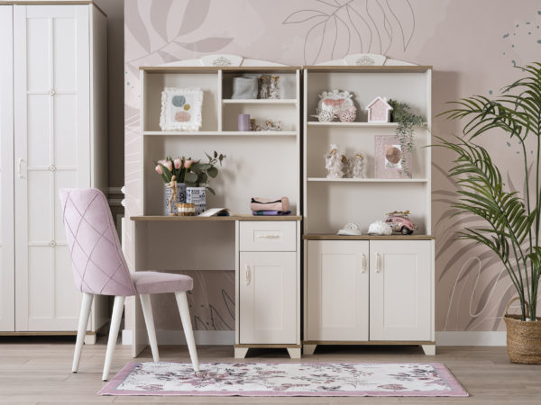 Pink freesie kids room