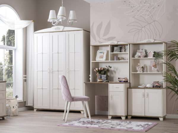 Pink freesie kids room
