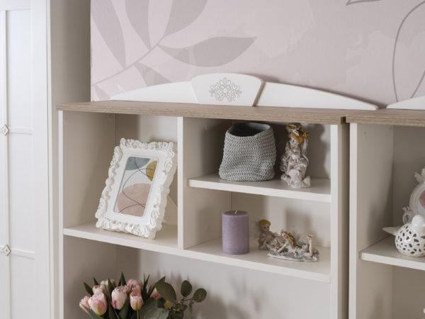 Pink freesie kids room