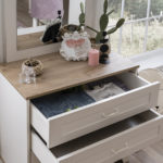 Pink freesie kids room