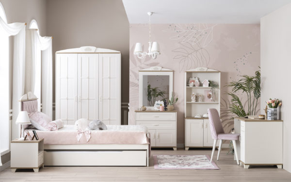 Pink freesie kids room