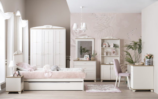 Pink freesie kids room