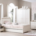 Pink freesie kids room