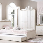 Pink freesie kids room