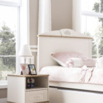 Pink freesie kids room