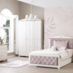 Pink freesie kids room