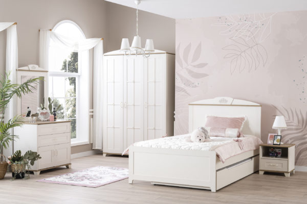 pink freesie kids room