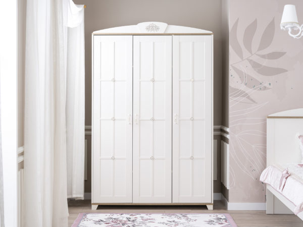 Pink freesie kids room