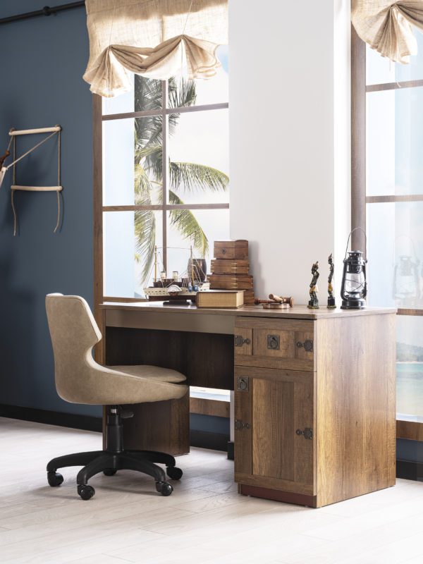 Pirate study table and chair