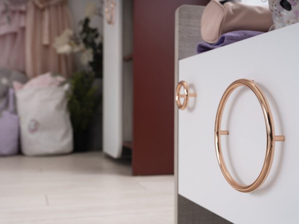 pearl s nighstand closeup