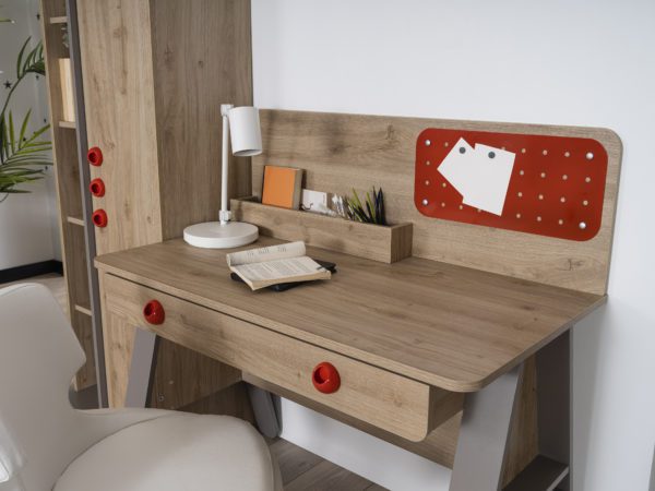 Montessori hut study table