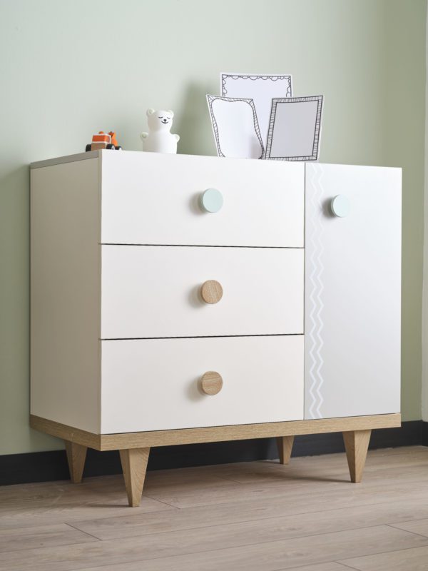 closeup of maudi dresser