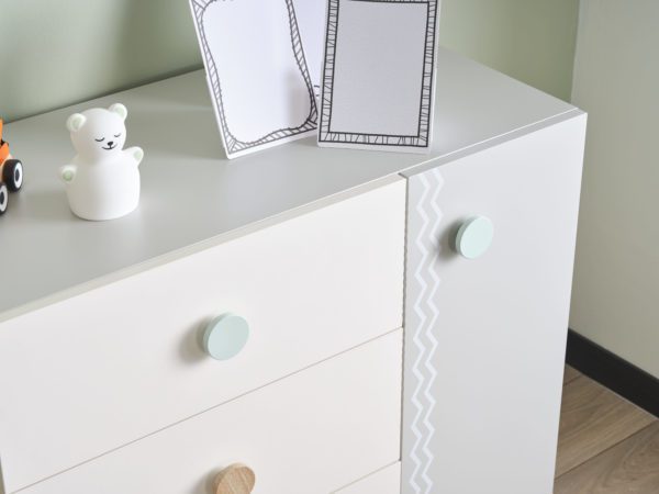 closeup of maudi dresser