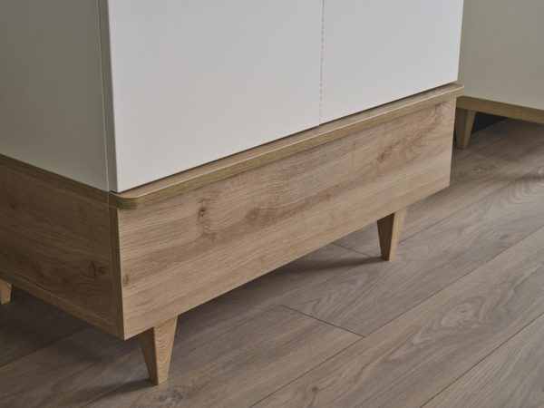 maudi dresser closeup
