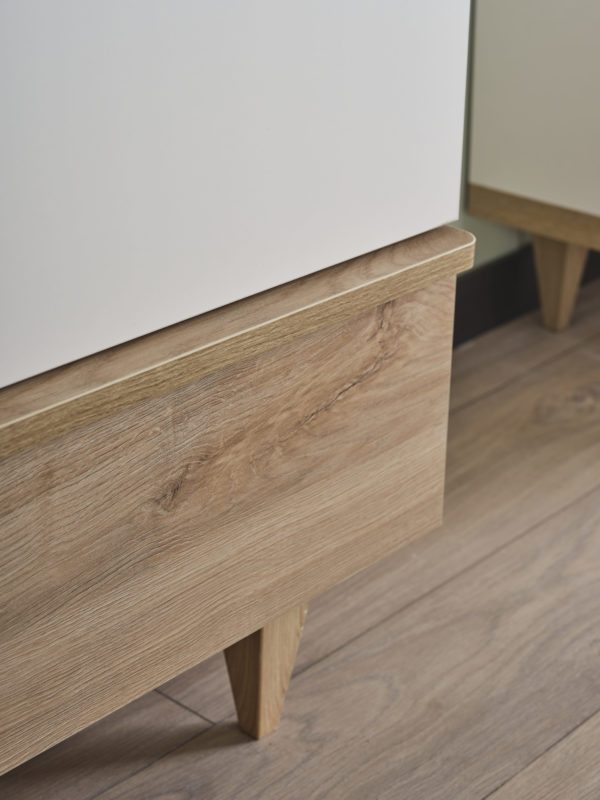 maudi dresser closeup